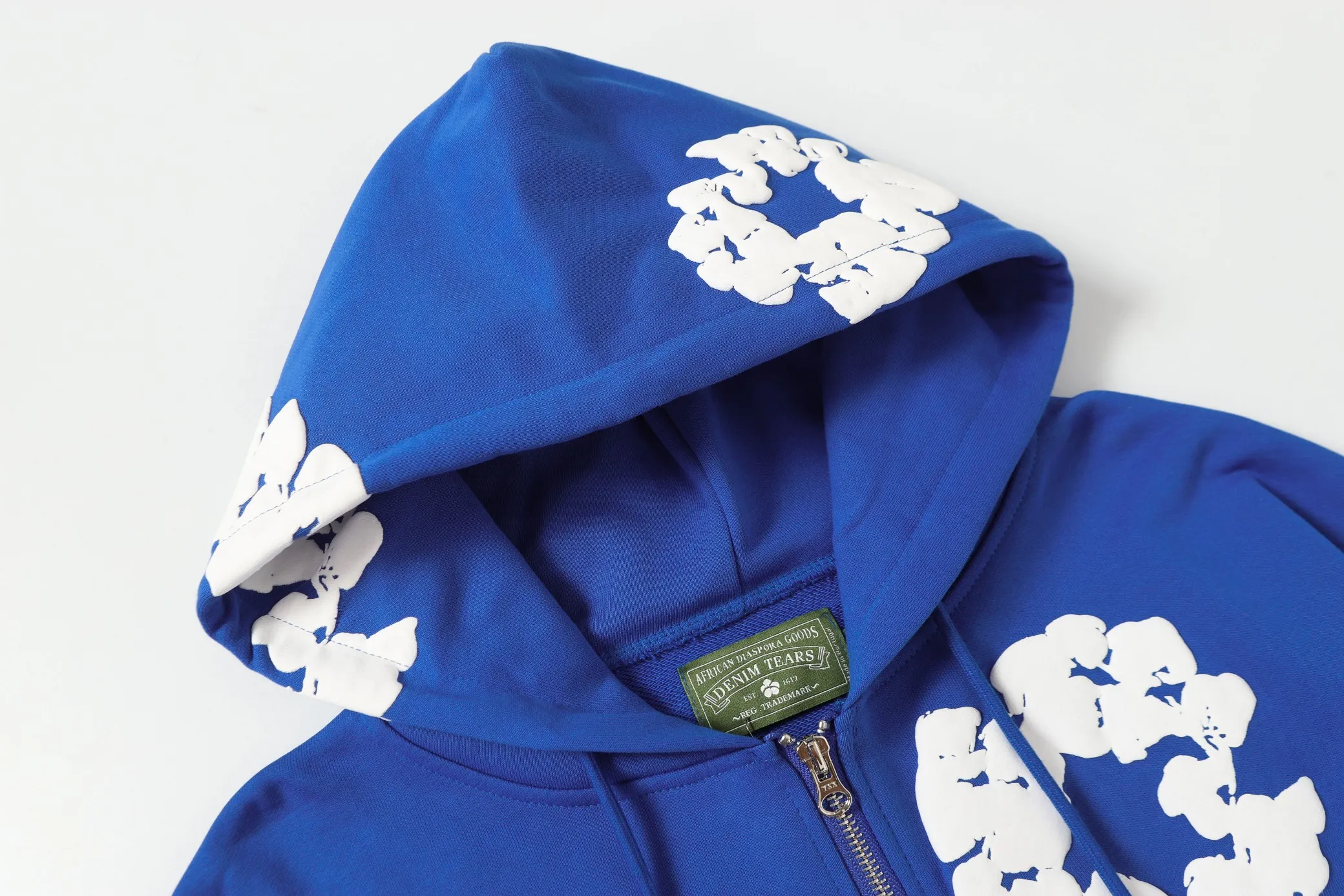 16 colors DENIM TEARS Kapok European and American trendy brand high-quality foam printed hooded sweatshirt jacket. Terry fabric weighs 380 grams. Threads are customized and dyed in the same color. Color Black Gray Blue Green Royal Blue Purple Red Orange Colorful Blue Pink White Sky Blue Brown Carbon Gray Black Gray White White Size S-XL